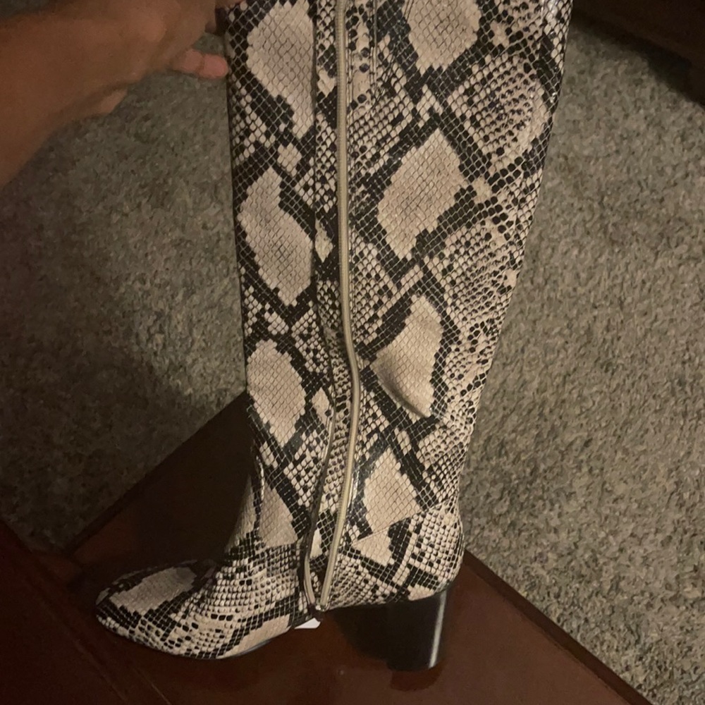 Marc Fisher mid-Boots